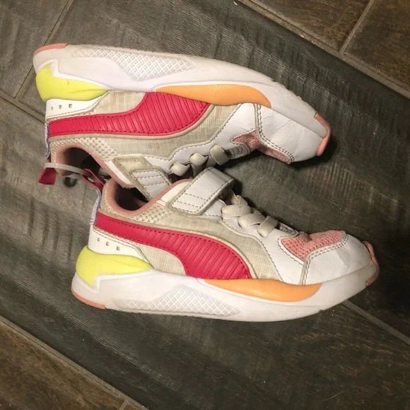 Girls Puma Sneakers - Picture 2 of 4